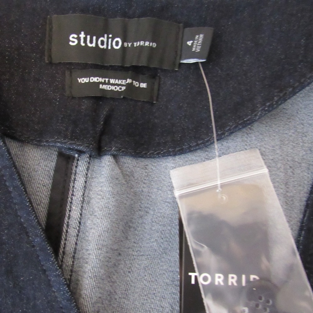Torrid Studio Blue Denim Tailored Vest Stretch Dark Denim Plus Size 4X NWT - Picture 6 of 8